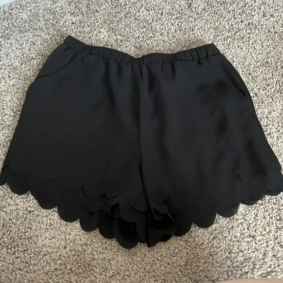 LC Lauren Conrad Black Scallop Shorts - Picture 2 of 5